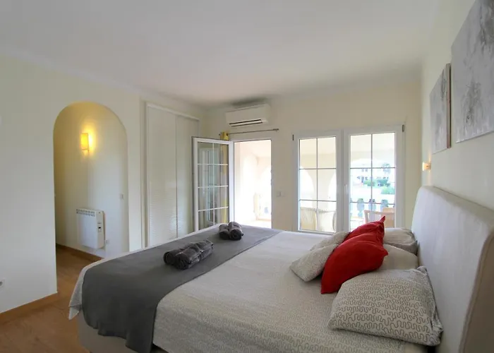 Leon Inmo Loro - 14157 Vila *