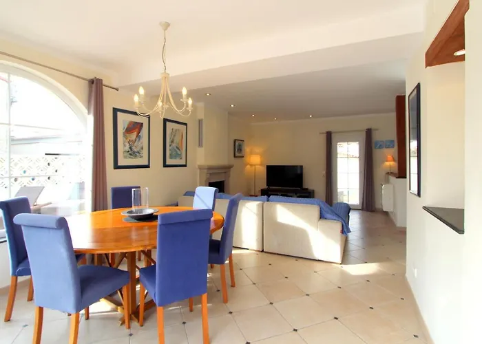 Leon Inmo Loro - 14157 Vila *